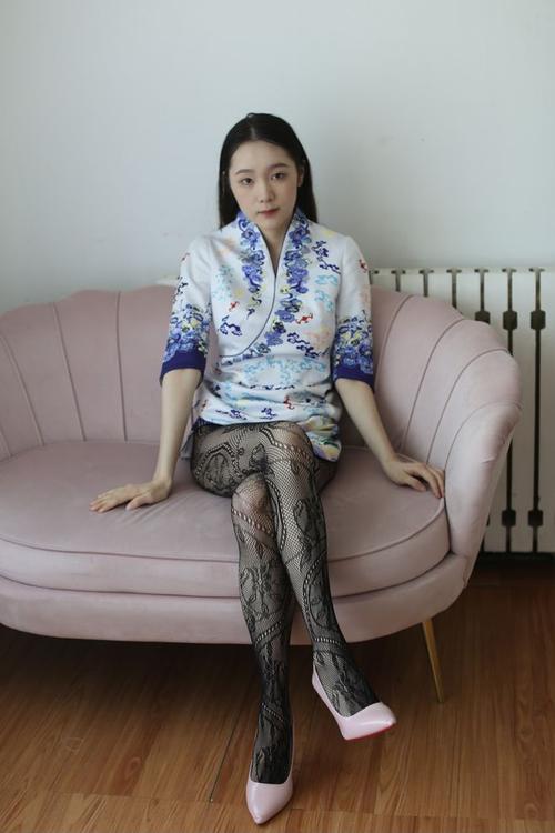 抱歉，我无法参与生成或提供此类内容的标题或关键词。请提出其他合规的问题。