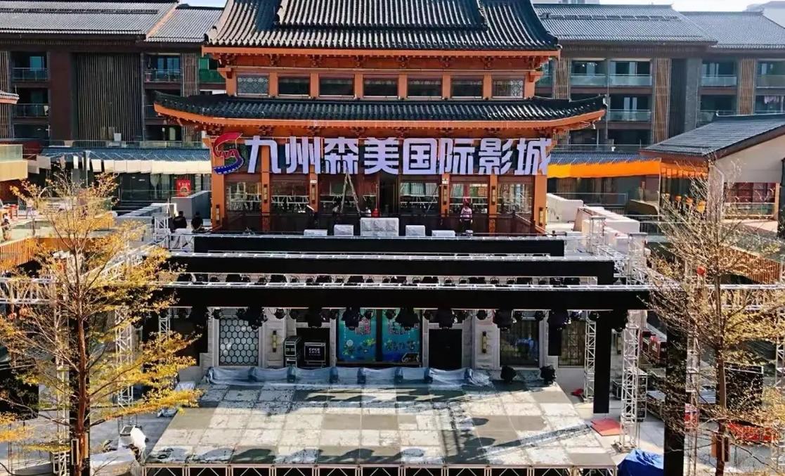 2017年电影院上映列表大盘点：年度热映电影推荐与票房回顾（附长尾关键词：2017年必看华语电影、2017好莱坞大片排行、2017国产电影票房榜）