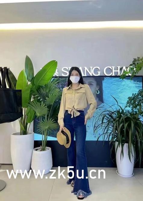 一边亲胸一边摸一边揉的相关介绍