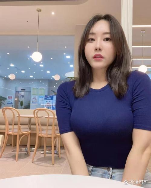 一边舔一边摸的相关介绍