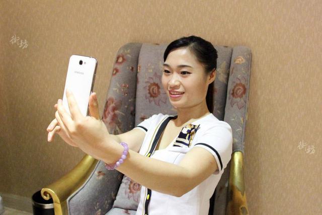 一边摸一边舔的视频的相关介绍