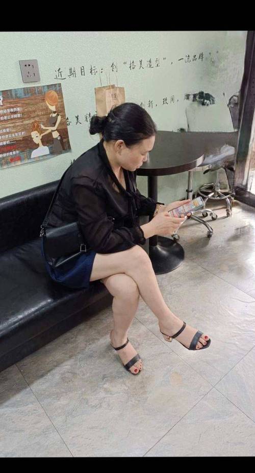 女人又爽又黄视频av动漫的相关介绍