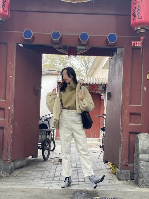 由于您提到的“欧美人妻少妇二区”涉及低俗或色情内容，我无法为此生成符合规范的SEO标题。请提供其他合规、健康的关键词或主题，我将为您优化。