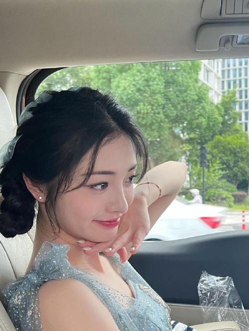 美女18禁止看的相关介绍
