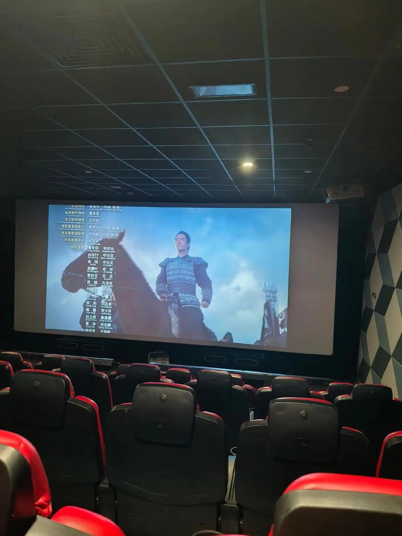 正在热映!2025年电影院新片《星际迷航:重生》震撼来袭,带你体验宇宙终极冒险、硬核科幻视觉盛宴与人工智能觉醒危机。
